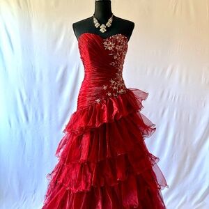 Beautiful Burgundy Strapless Formal Prom Dress Gown Size 4